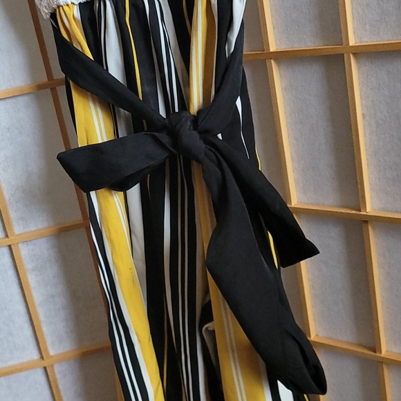 Girls Jumper with black n yellow pattern - Picture 9 of 9